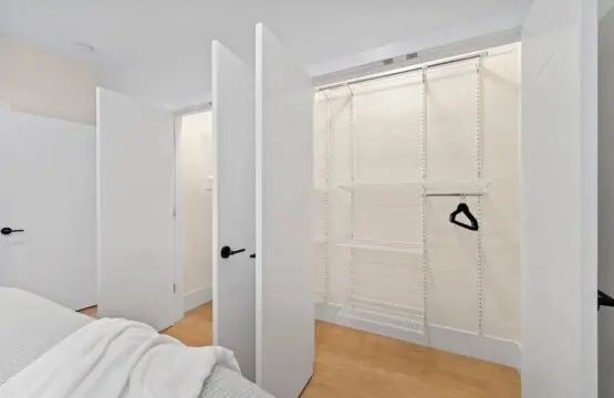 3f87ad63 4ff4 41 JyUAz